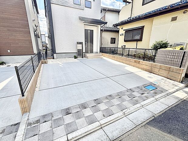 【駐車場】駐車2台可能！急なお客様の駐車に。また、ご家族の自転車スペースとしても大活躍。