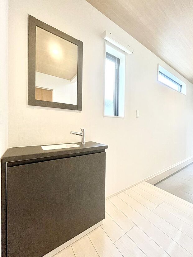 【その他設備(セカンド洗面台)】あると便利なセカンド洗面台。