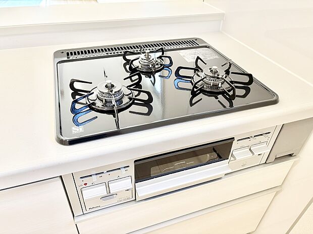 【その他設備(ガスコンロ)】三口ガスコンロでお料理が一気にはかどりそう  