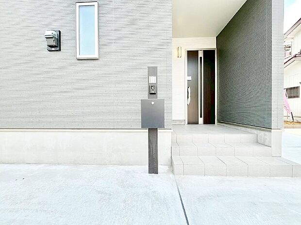 【その他現地】シンプルなデザインのポスト