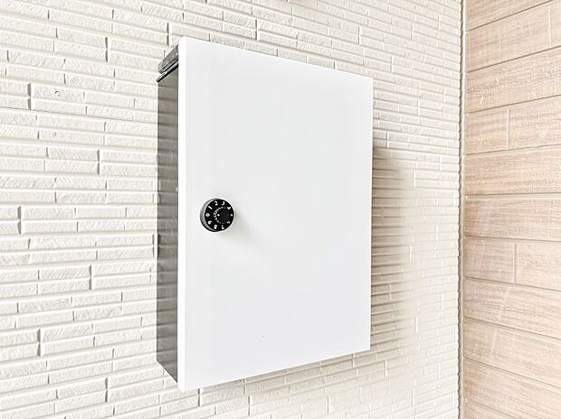 【その他現地】シンプルなデザインのポスト