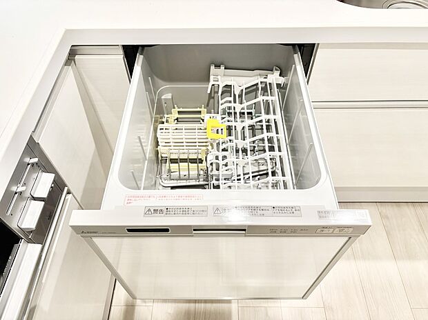 【その他設備(食洗機)】面倒なお片づけは食洗機にお任せ！家事の負担が減って、時間にも気持ちにもゆとりができます。