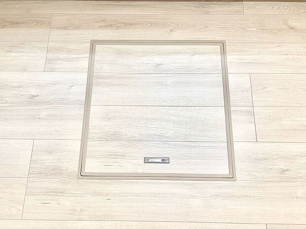 【その他設備(床下収納)】床下収納付き!日用品・非常用品の収納にも大活躍。