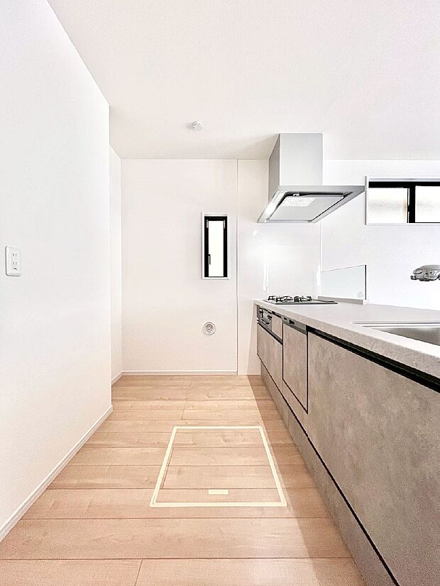 【キッチン】ゆとりあるキッチンではご家族と楽しくお料理ができます。