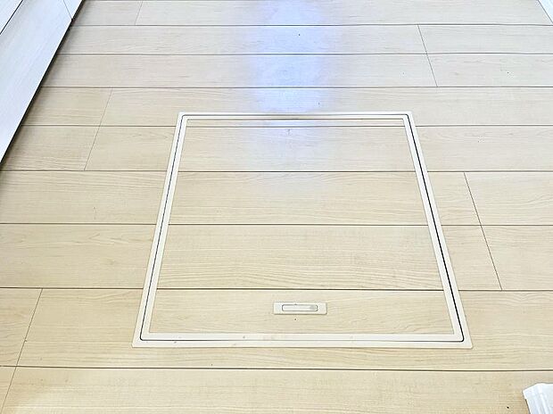 【その他設備(床下収納)】床下収納付き!日用品・非常用品の収納にも大活躍。