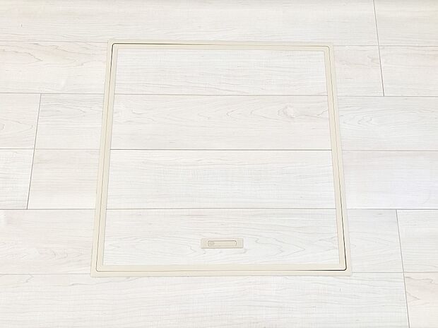 【その他設備(床下収納)】床下収納付き！日用品・非常用品の収納にも大活躍。