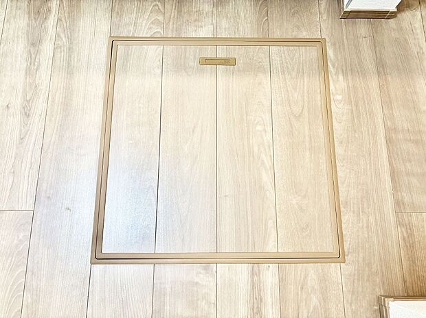 【その他設備(床下収納)】床下収納付き！日用品・非常用品の収納にも大活躍。