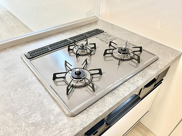 【その他設備(3口コンロ)】三口ガスコンロでお料理が一気にはかどりそう