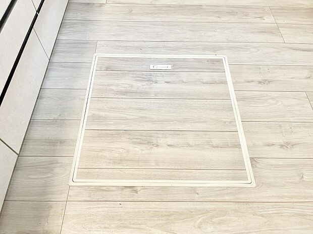 【その他設備(床下収納)】床下収納付き！日用品・非常用品の収納にも大活躍。