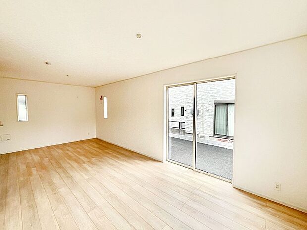 【ダイニング】家族の笑顔が自然と生まれてくる、そんな雰囲気のダイニングに仕上がっています。