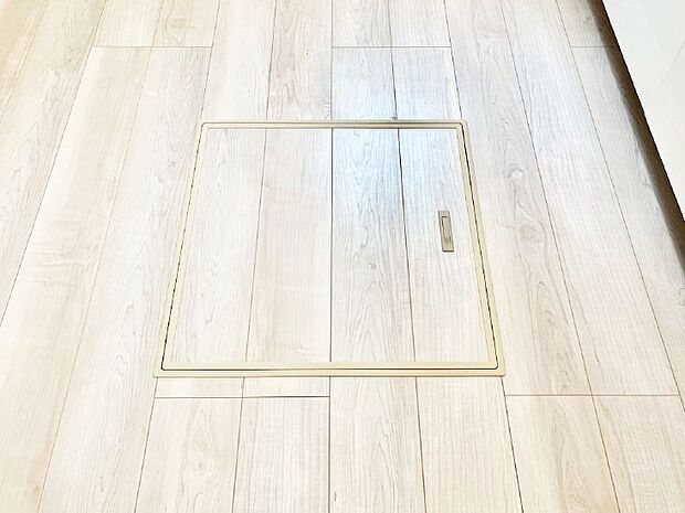 【その他設備(床下収納)】床下収納付き!日用品・非常用品の収納にも大活躍。