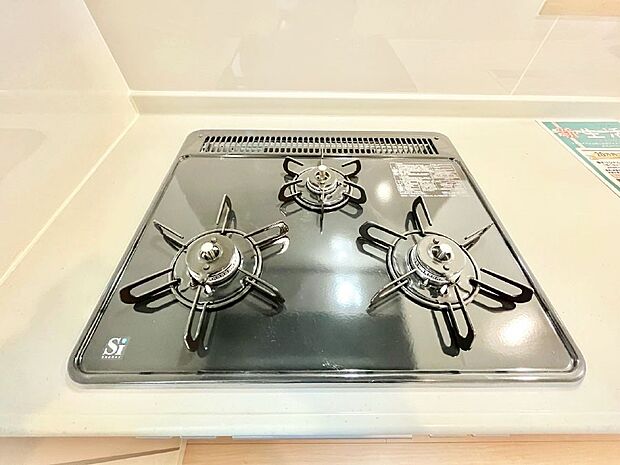 【その他設備(Siセンサーコンロ)】ガスコンロはSiセンサー搭載。火力調節や焦げ付き・消し忘れも防いでくれます。