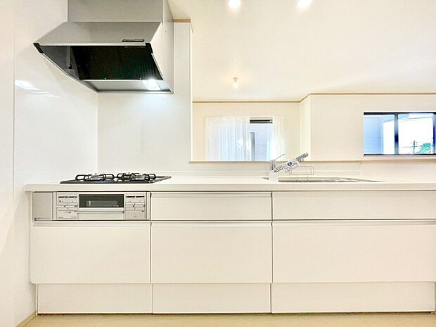 【キッチン】毎日使うキッチンだから、使いやすさ&お手入れのしやすさにこだわりました。