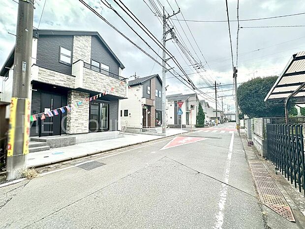 【前面道路含む現地写真】前面道路はきちんと整備されています  