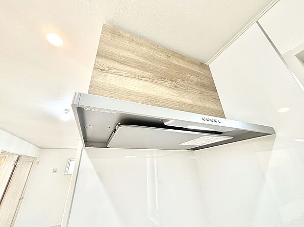 【その他設備(レンジフード)】基本的なお手入れはフィルターのみ!お手入れのしやすさも魅力です。