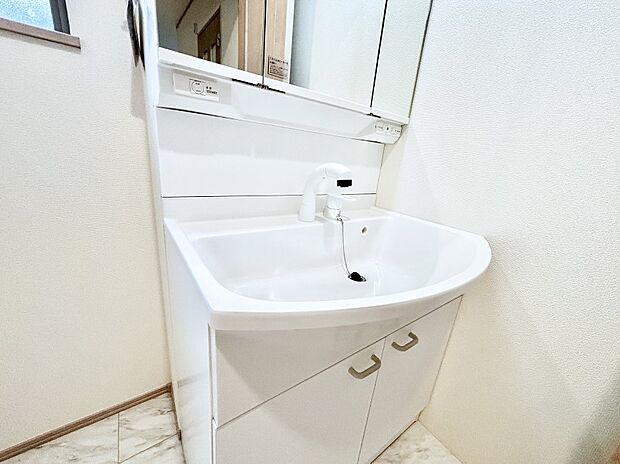 【その他設備(ハンドシャワー水栓)】ハンドシャワー付き！使いやすい洗面台。
