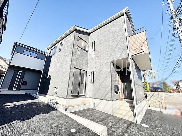 【現地外観写真】洗練された外観、上質な住空間が広がる室内は永く安心して過ごせる住居です。