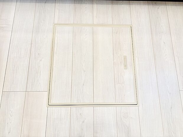 【その他設備(床下収納)】床下収納付き!日用品・非常用品の収納にも大活躍。