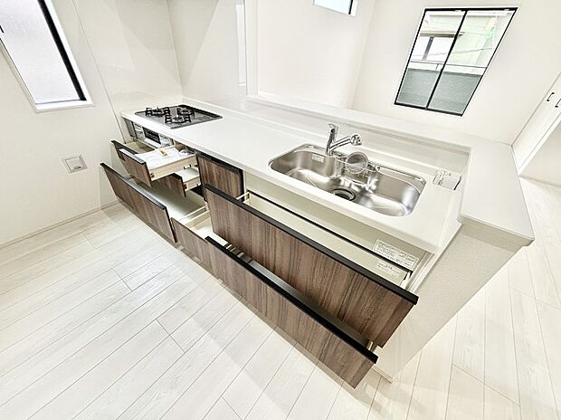 【その他設備(スライド収納)】使いやすさを優先したスライド式収納タイプ!