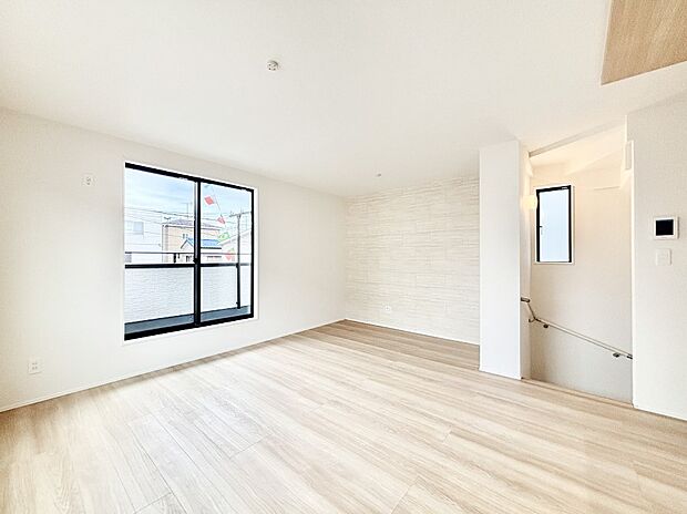 【ダイニング】家族の笑顔が自然と生まれてくる、そんな雰囲気のダイニングに仕上がっています。