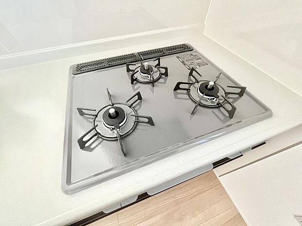 【その他設備(三ツ口コンロ)】三口ガスコンロでお料理が一気にはかどりそう