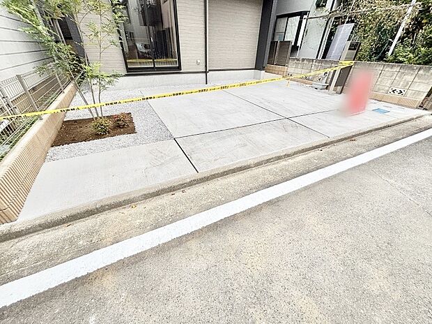 【駐車場】駐車2台可能！急なお客様の駐車に。また、ご家族の自転車スペースとしても大活躍。