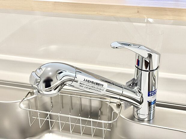 【その他設備(浄水器)】いつでも清潔なおいしいお水を。一つの水栓で水道水と浄水を使い分け。