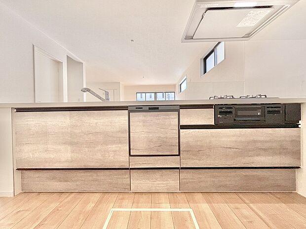 【キッチン】毎日使うキッチンだから、使いやすさ&お手入れのしやすさにこだわりました。