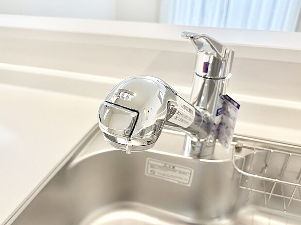 【その他設備(浄水器)】いつでも清潔なおいしいお水を。一つの水栓で水道水と浄水を使い分け。