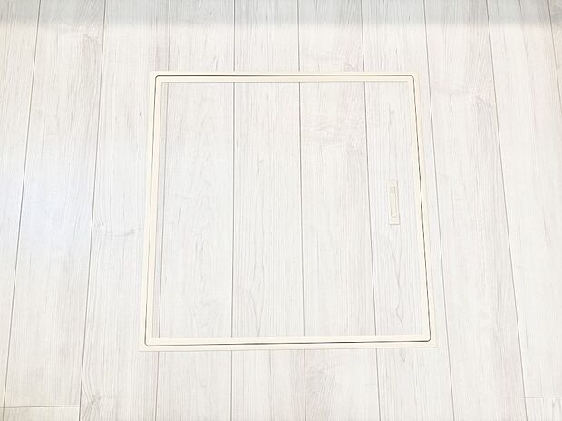 【その他設備(床下収納)】床下収納付き！日用品・非常用品の収納にも大活躍。