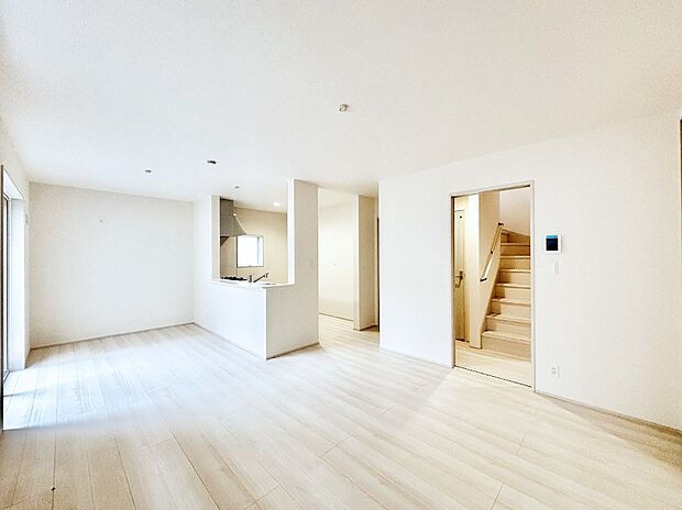 【リビングダイニング】16帖のLDKは家族みんなの快適空間!家族のつながりを強くする大事なスペースです。