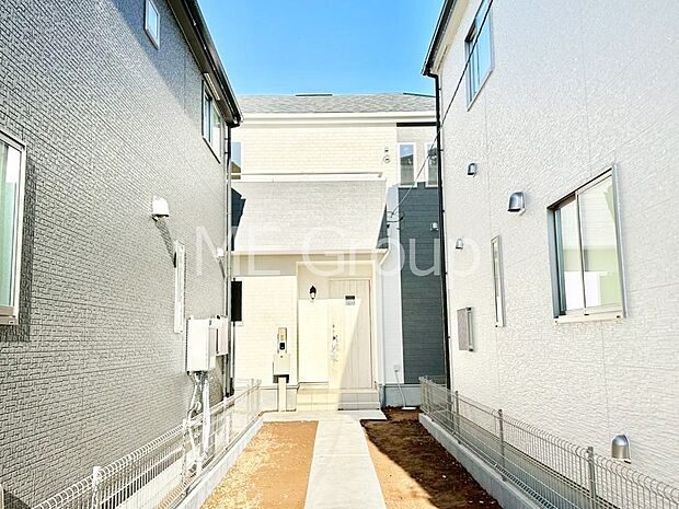 【現地外観写真】洗練された外観、上質な住空間が広がる室内は永く安心して過ごせる住居です。