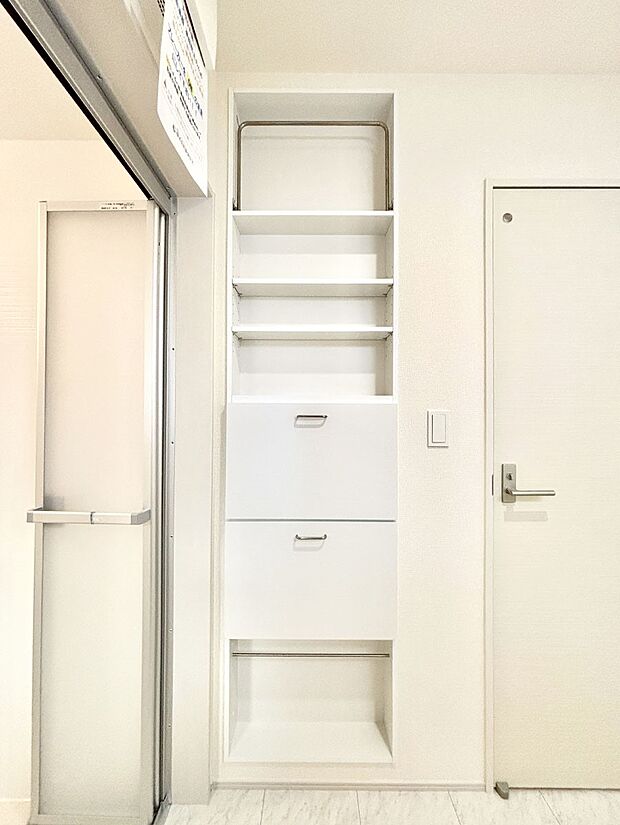 【その他設備(リネンスペース)】便利なリネン庫で、スッキリした使いやすい洗面室に  