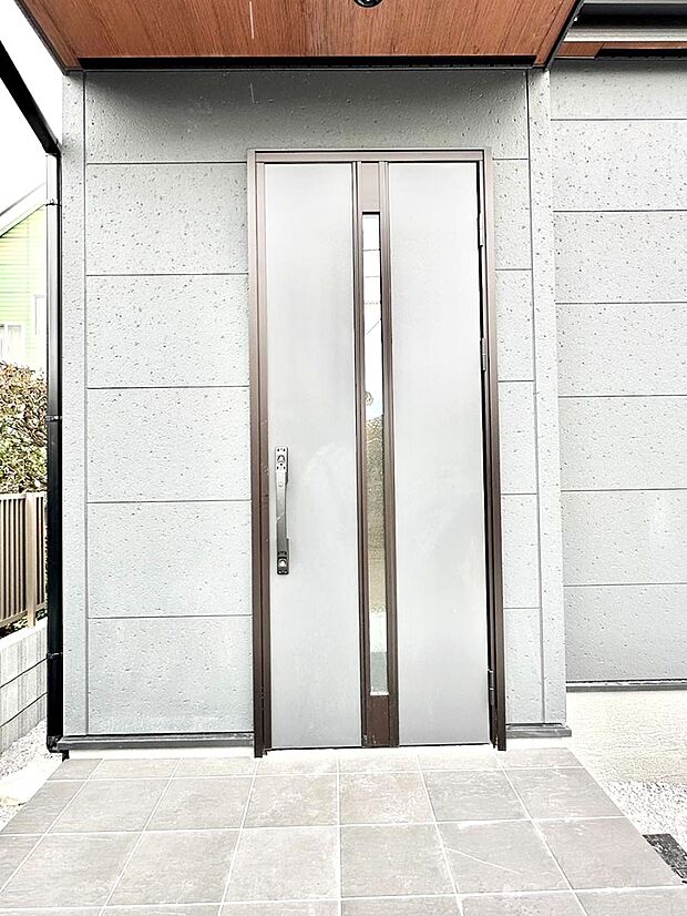 【玄関】大切な家族、来客を出迎える玄関。