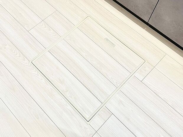 【その他設備(床下収納)】床下収納付き！日用品・非常用品の収納にも大活躍。