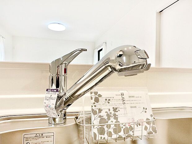 【その他設備(浄水器)】いつでも清潔なおいしいお水を。一つの水栓で水道水と浄水を使い分け。