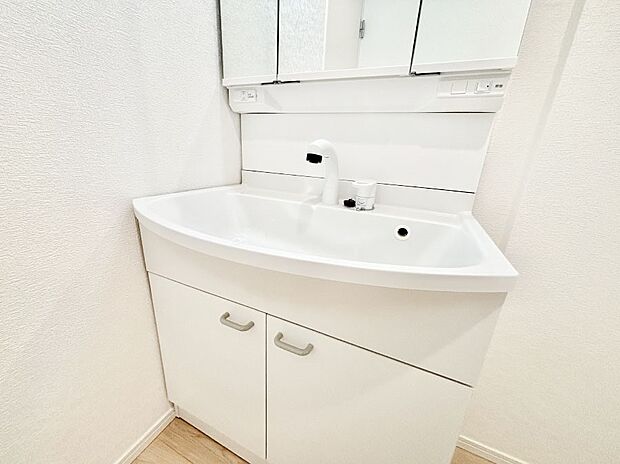 【その他設備(ハンドシャワー水栓)】ハンドシャワー付き!使いやすい洗面台。