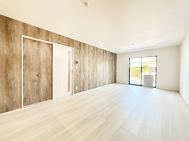 【ダイニング】家族の笑顔が自然と生まれてくる、そんな雰囲気のダイニングに仕上がっています