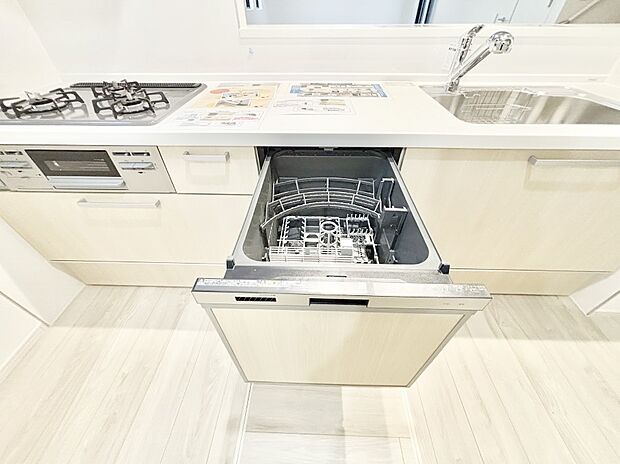 【その他設備(食洗機)】面倒なお片づけは食洗機にお任せ！家事の負担が減って、時間にも気持ちにもゆとりができます。