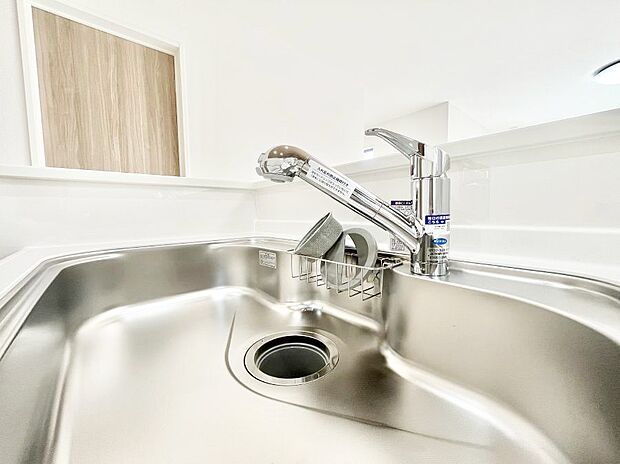 【その他設備(蛇口一体型浄水器)】いつでも清潔なおいしいお水を。一つの水栓で水道水と浄水を使い分け。