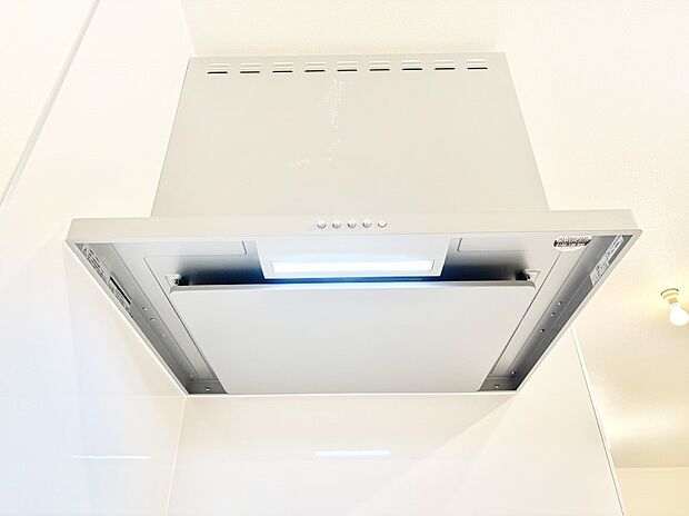 【その他設備(レンジフード)】基本的なお手入れはフィルターのみ!お手入れのしやすさも魅力です。