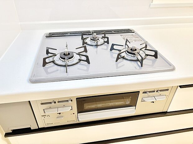 【その他設備(Siセンサーコンロ)】ガスコンロはSiセンサー搭載。火力調節や焦げ付き・消し忘れも防いでくれます。