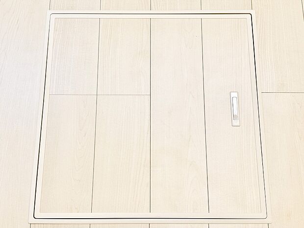 【その他設備(床下収納)】床下収納付き!日用品・非常用品の収納にも大活躍。