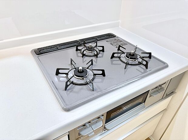 【その他設備(Ｓｉセンサーコンロ)】ガスコンロはＳｉセンサー搭載。火力調節や焦げ付き・消し忘れも防いでくれます。