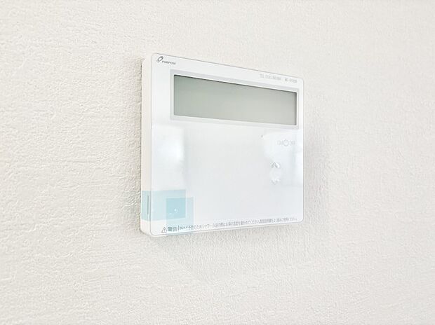 【その他設備(キッチン給湯スイッチ)】給湯器リモコンで家事もスムーズに。