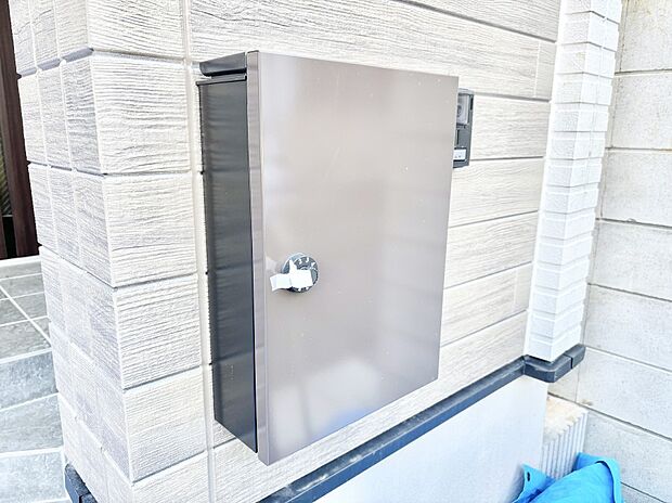 【その他現地】シンプルなデザインのポスト