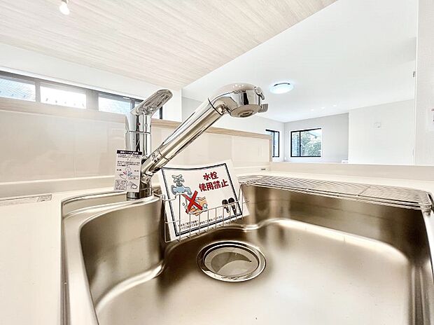 【その他設備(シンク)】広々としたシンクでお料理やお皿洗いもラクラク快適に!
