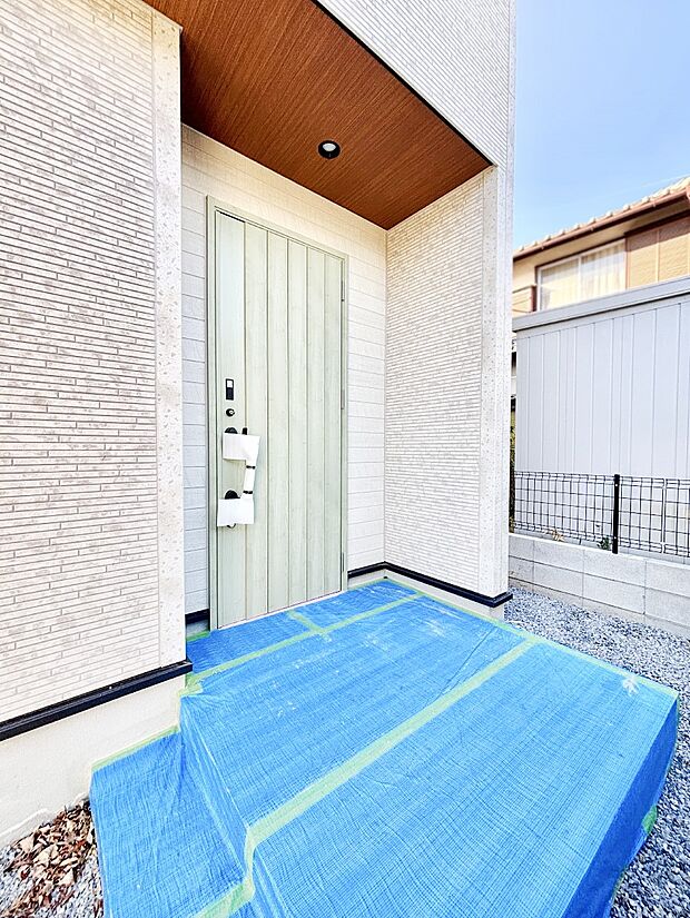 【玄関】大切な家族、来客を出迎える玄関。