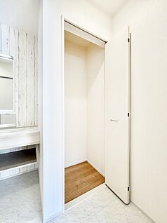 その他設備(洗面室収納)