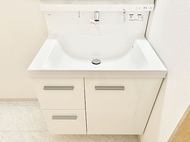 【その他設備(ハンドシャワー水栓)】ハンドシャワー付き！使いやすい洗面台。